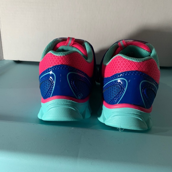 NWT GIRLS CHAMPION VINTAGE RUNNING SHOES - Picture 11 of 16